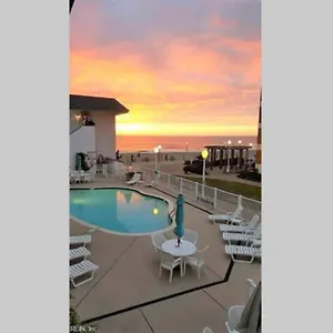https://renovated-oceanfront-boardwalk-pool-sleeps-4-studio.hotels-in-virginia-beach.com